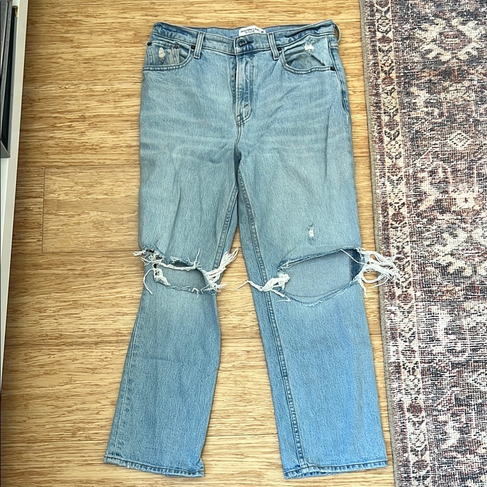 Abercrombie & Fitch '90s Straight Ultra High Rise Distressed